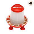 Comedero dispensador rojo y blanco para pollitos, con pienso en la base y cuatro patas