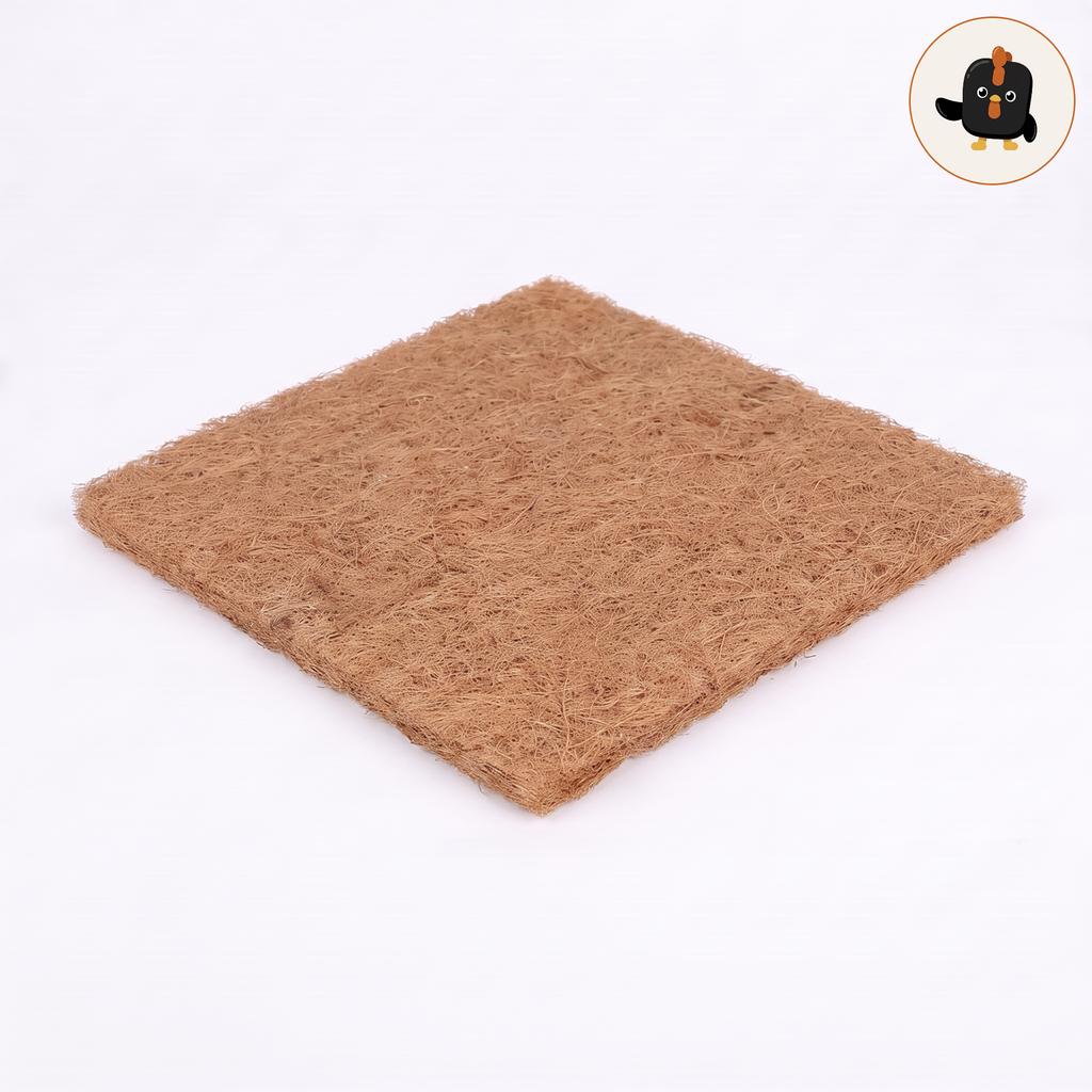 Alfombrilla de fibra de coco para ponedero sobre fondo blanco
